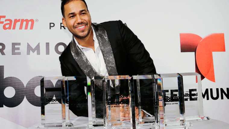 Romeo Santos se alzó con 10 premios Billboard, entre ellos el de artista del año. (Foto Prensa Libre AP Photo/Alan Diaz)