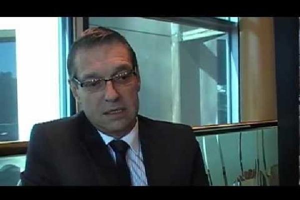 Hermann Karsten  dirige firma Kolektor.