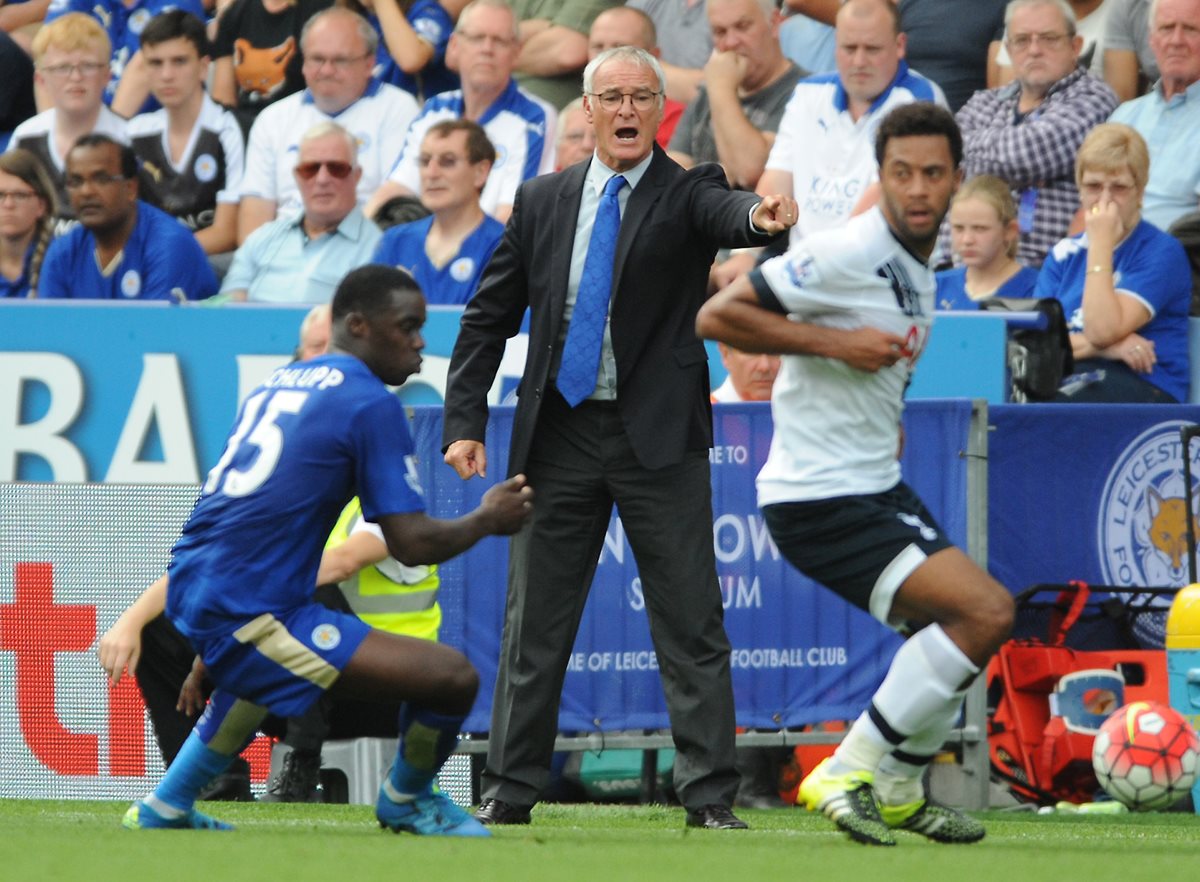 Claudio Ranieri, técnico del Leicester, logrará el primer título con el plantel. (Foto Prensa Libre: AFP)