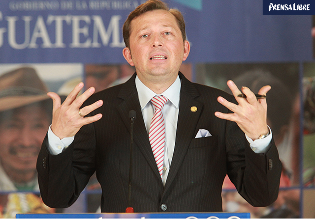 Heinz Heimann, vocero presidencial, confirma el viaje de Jimmy Morales a Nueva York. (Foto Prensa Libre: Estuardo Paredes)