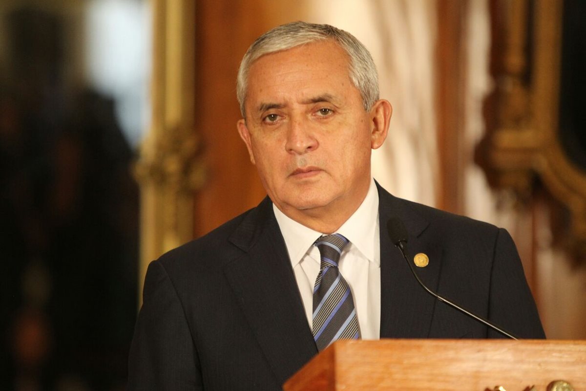 Otto Pérez Molina insiste en que no entregará la presidencia hasta el 14 de enero de 2016. (Foto Prensa Libre: Esbin García)