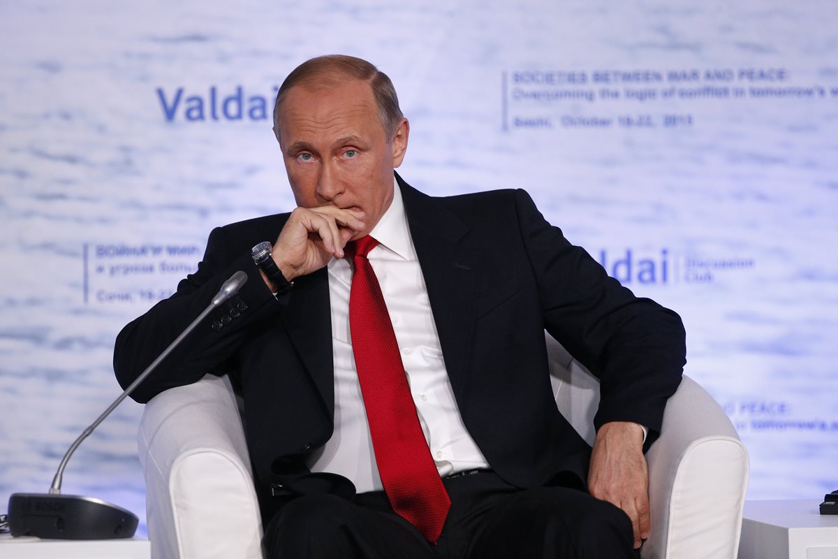 El presidente ruso, Vladimir Putin, durante el club de debate Vadái en Sochi. (Foto Prensa Libre: AP).