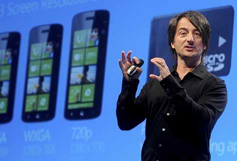 Joe Belfiore, vicepresidente corporativo de Microsoft, presentó el nuevo sistema operativo de la compañía (Foto Prensa Libre: ARCHIVO).