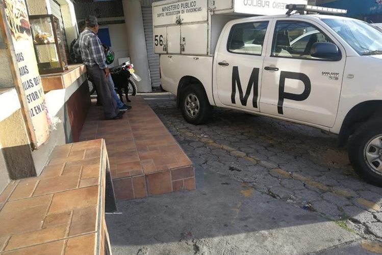 El robo al banco en la colonia Atlántida, zona 18, sucedió el 25 de agosto del 2018. Se llevaron Q800 mil. (Foto Prensa Libre: Hemeroteca)