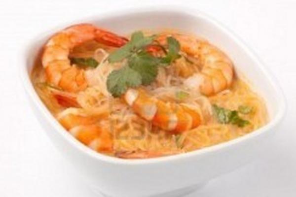 sopa de fideos de arroz. (Foto Prensa Libre: EFE)