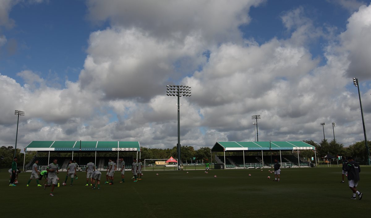 La selección de Bolivia durante el entrenamiento en el ESPN Wide World of Sports Complex, en Orlando, Florida. (Foto Prensa Libre: EFE)
