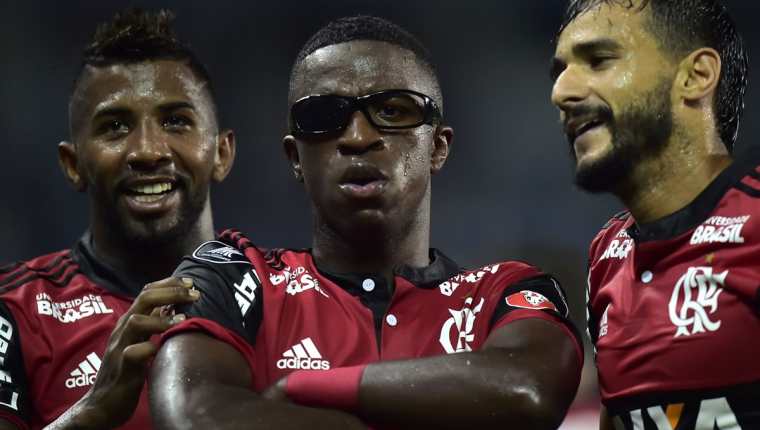 El delantero del Flamengo se lució anoche en el duelo de Copa Libertadores frente al Emelec. (Foto Prensa Libre: AFP)