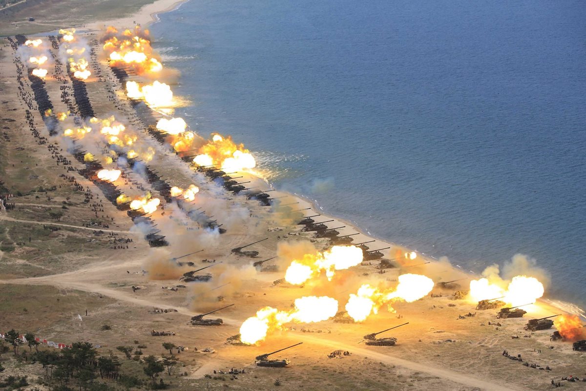 Ejército de Corea del Norte, durante un ejercicio militar. (Foto Prensa Libre: EFE)