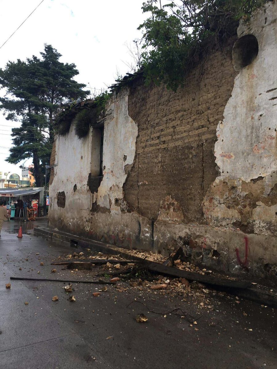Muro del destacamento militar de Totonicapán. (Foto Prensa Libre: Conred)