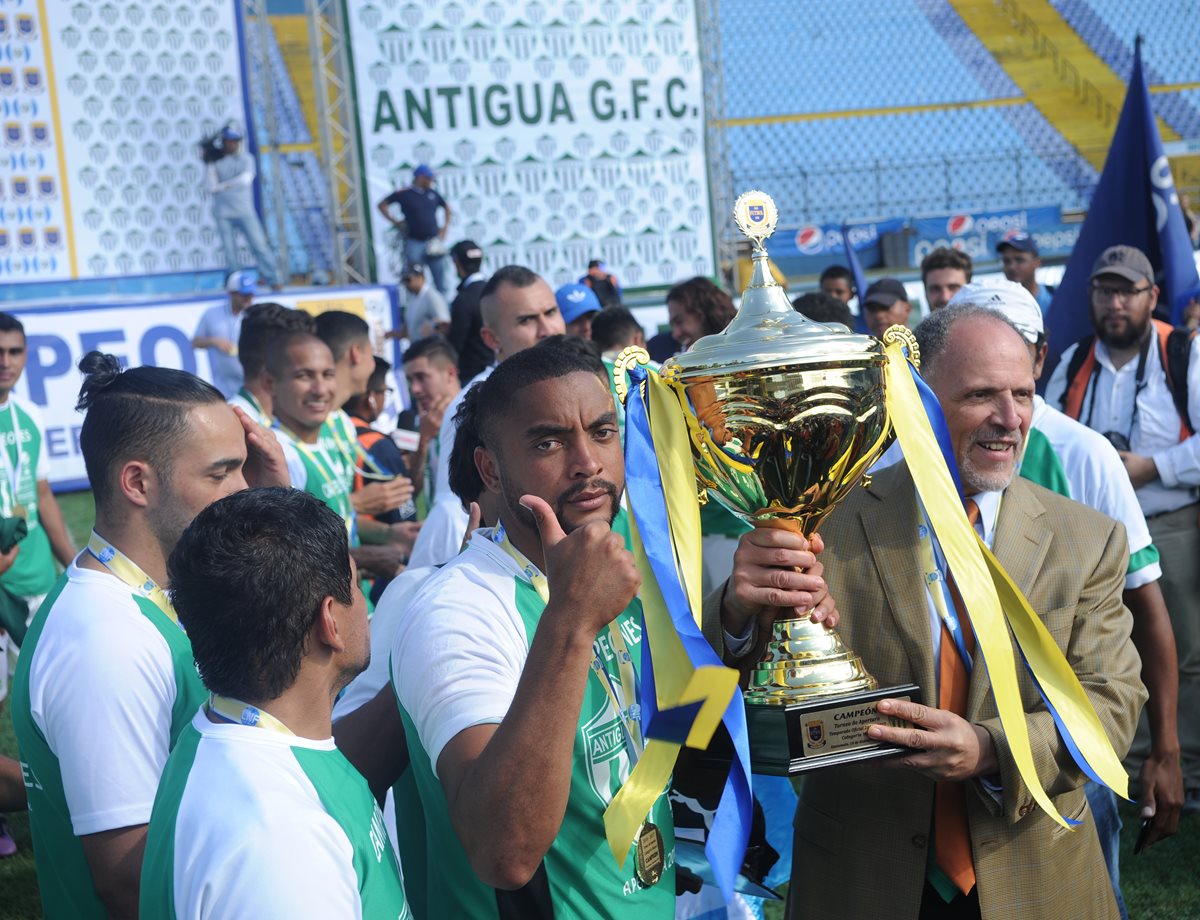El costarricense Manfred Russell fue uno de los pilares para que Antigua GFC conquistara su segunda corona en el futbol guatemalteco (Foto Prensa Libre: Edwin Fajardo)