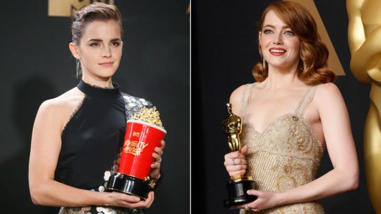 Emma Watson y Emma Stone con sus premios en las películas la "Bella y la Bestia" y "La La Land". REUTERS