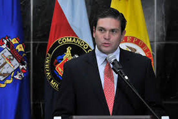 Juan Carlos Pinzón, ministro colombiano de Defensa. (Foto Prensa Libre:EFE)