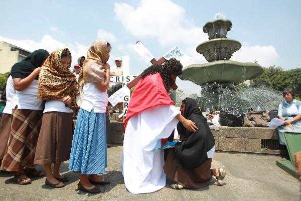 Escena de la Pasión de Cristo, por los migrantes.