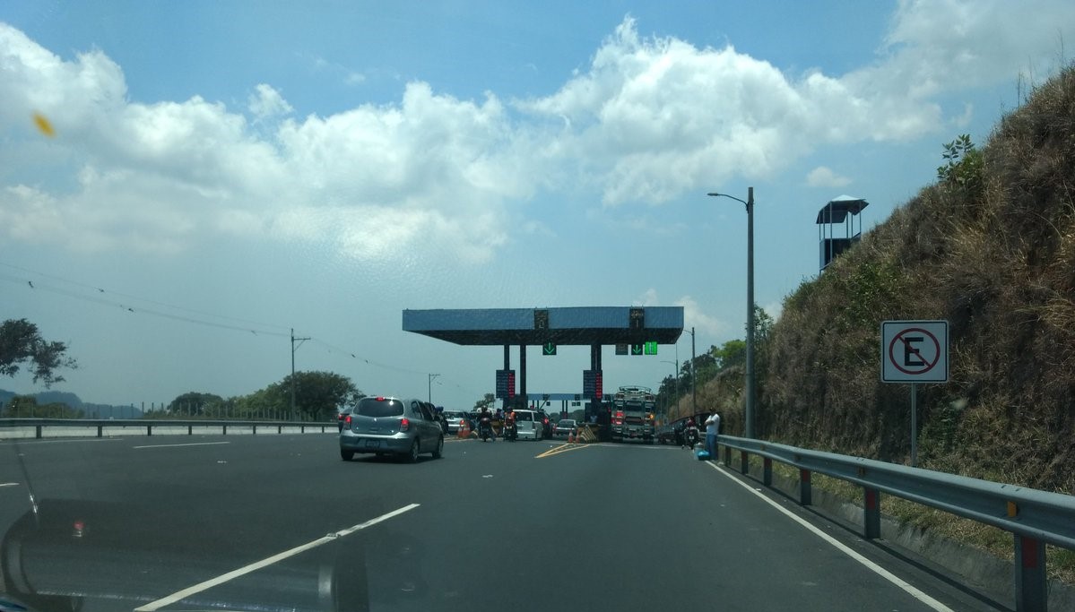 La autopista de Palín a Escuintla es la que existe en la actualidad para la Costa Sur. (Foto, Prensa Libre: Hemeroteca PL)