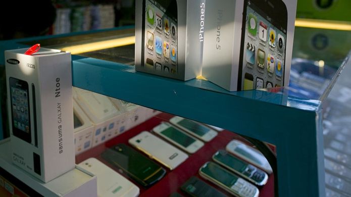 ¿Galaxy "Ntoe" en lugar de "Note"? No, Samsung no tuvo un error de tipeo... es obra de los falsificadores.PAULA BRONSTEIN/GETTY IMAGES