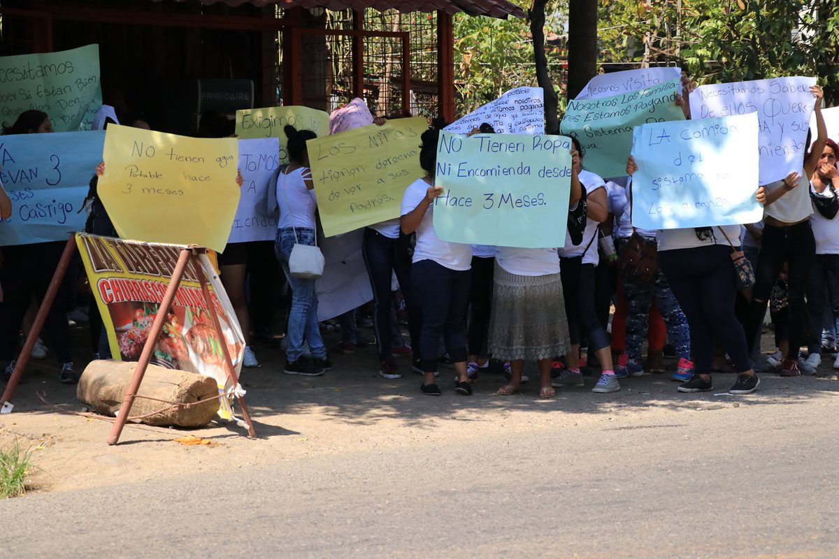 Parientes de reclusos de El Infiernito protestan por malos tratos a reos
