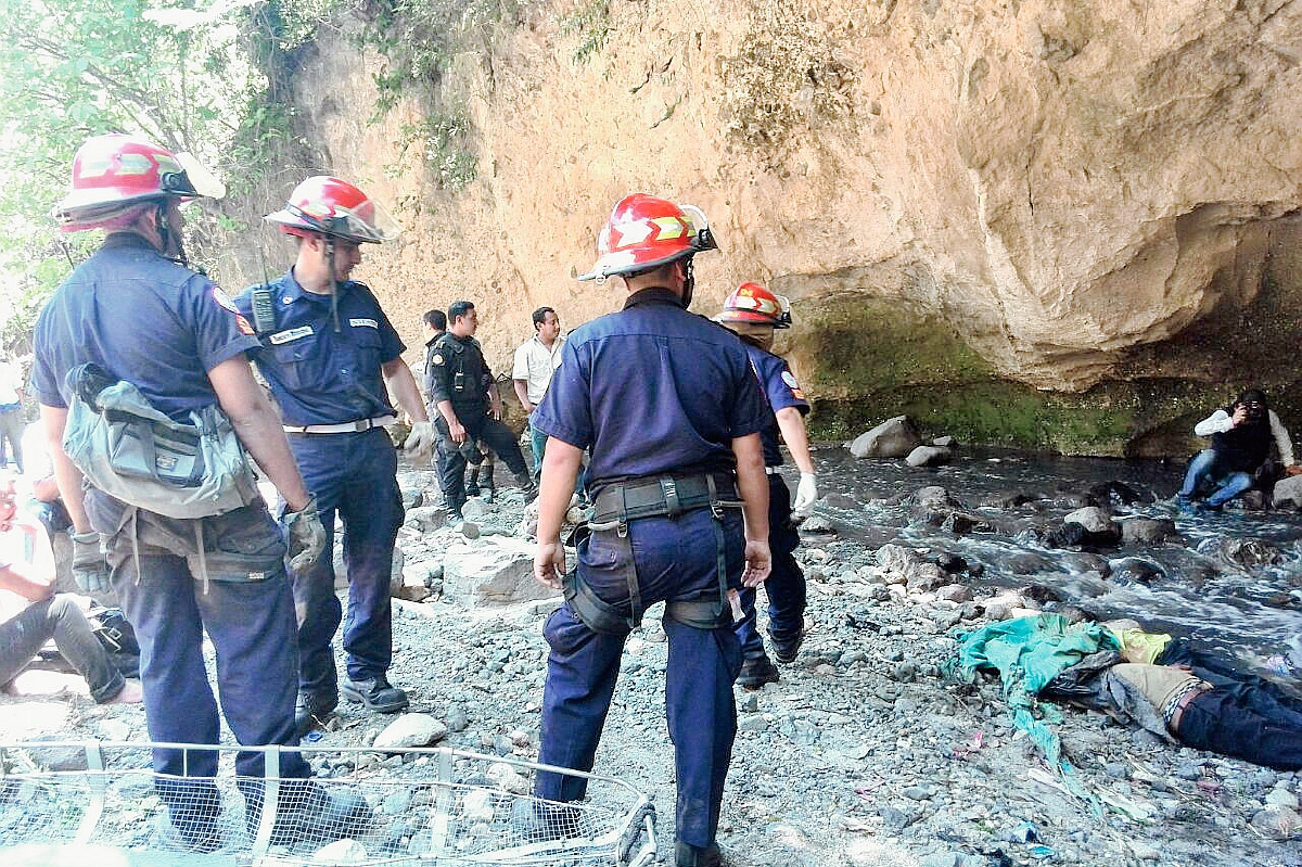 Los cadáveres de dos hermanos y un primo fueron localizados en río de la colonia El Búcaro, Villa Nueva