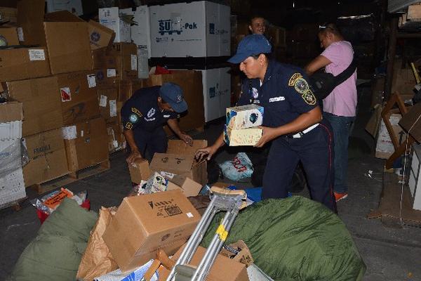 Comité Pro bomberos recibe equipo médico.