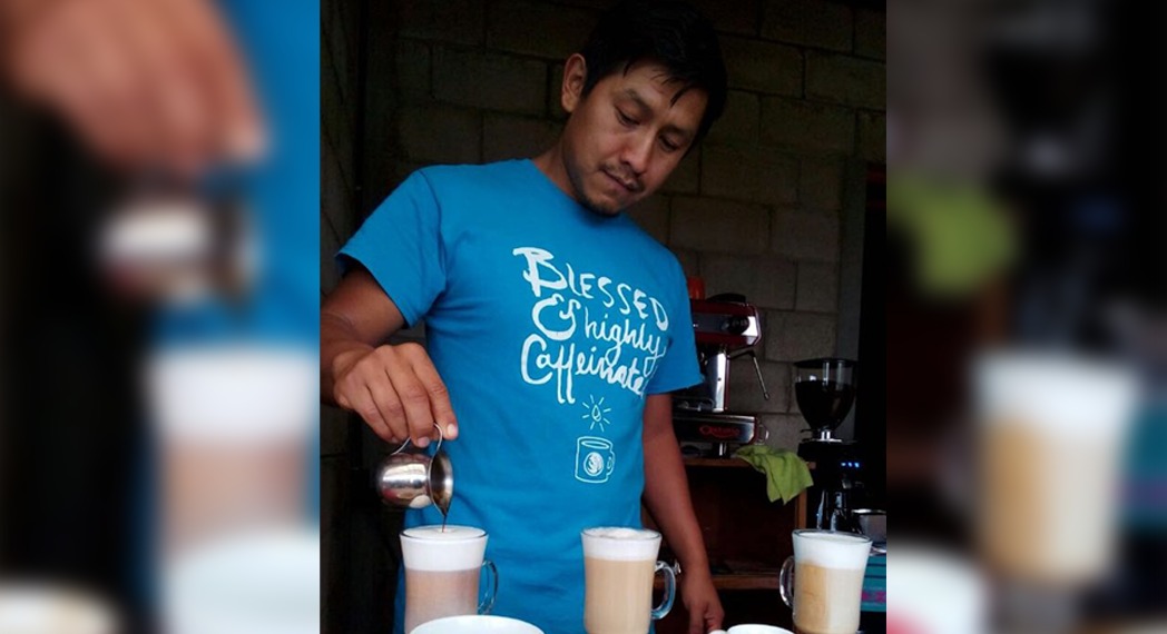 Al menos seis coffee shops se han instalado en pueblos aledaños al Lago de Atitlán. (Foto Prensa Libre: Cortesía Manuel Lara)