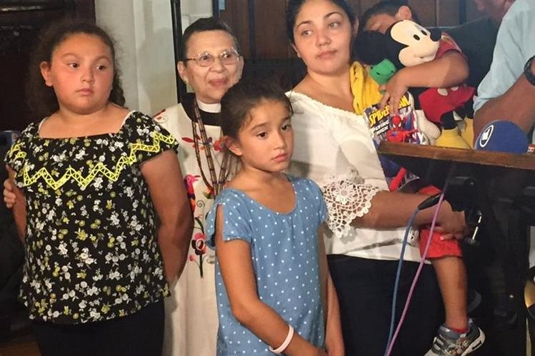 Amanda Morales Guerra, una madre guatemalteca que lleva dos meses de estar refugiada en una iglesia de Nueva York. (Foto Prensa Libre: Mundo Hispánico)