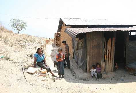 Estudios recientes coinciden en que Guatemala es un país desigual. El 5  por ciento de personas más ricas tienen más recursos que el 63 por  ciento de personas más pobres, según el Banco Mundial.