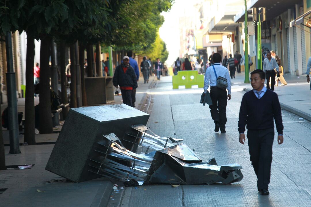 Las pérdidas por daños al patrimonio público asciende a unos Q2 millones, según la comuna capitalina. (Foto Prensa Libre: Estuardo Paredes)