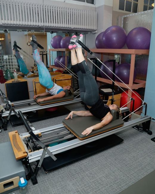 El entrenamiento de pilates se basa en máquinas mientras que el yoga utiliza el propio cuerpo. GETTY IMAGES