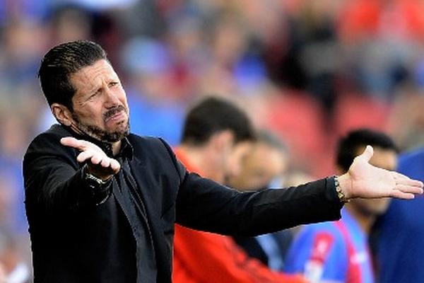 Diego Simeone no pierde las esperanzas. (Foto Prensa Libre: AFP)