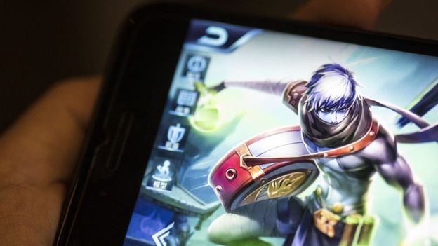 La distribuidora limitó el número de horas a las que pueden jugar sus usuarios más jóvenes. GETTY IMAGES