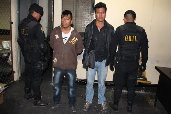 Henry Giovanny Hernández González, de 21 años, y Bryan Antonio Rodríguez Carías, 21, capturados en zona 21 (Foto: PNC