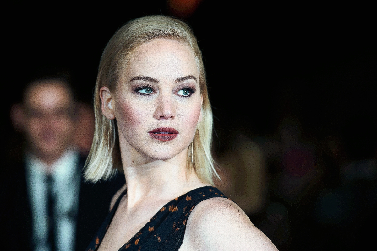 Jennifer Lawrence llegó a la premier de la última entrega de la saga Los juegos del hambre, en Reino Unido. (Foto Prensa Libre: EFE)