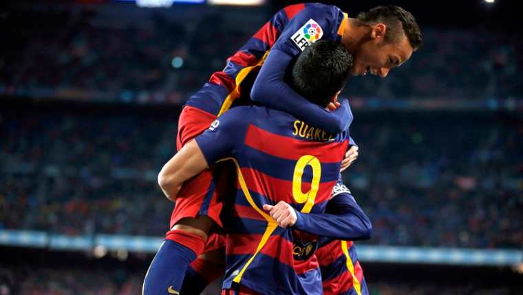 Neymar vivió una noche mágica en el Camp Nou. (Foto Prensa Libre: AP)