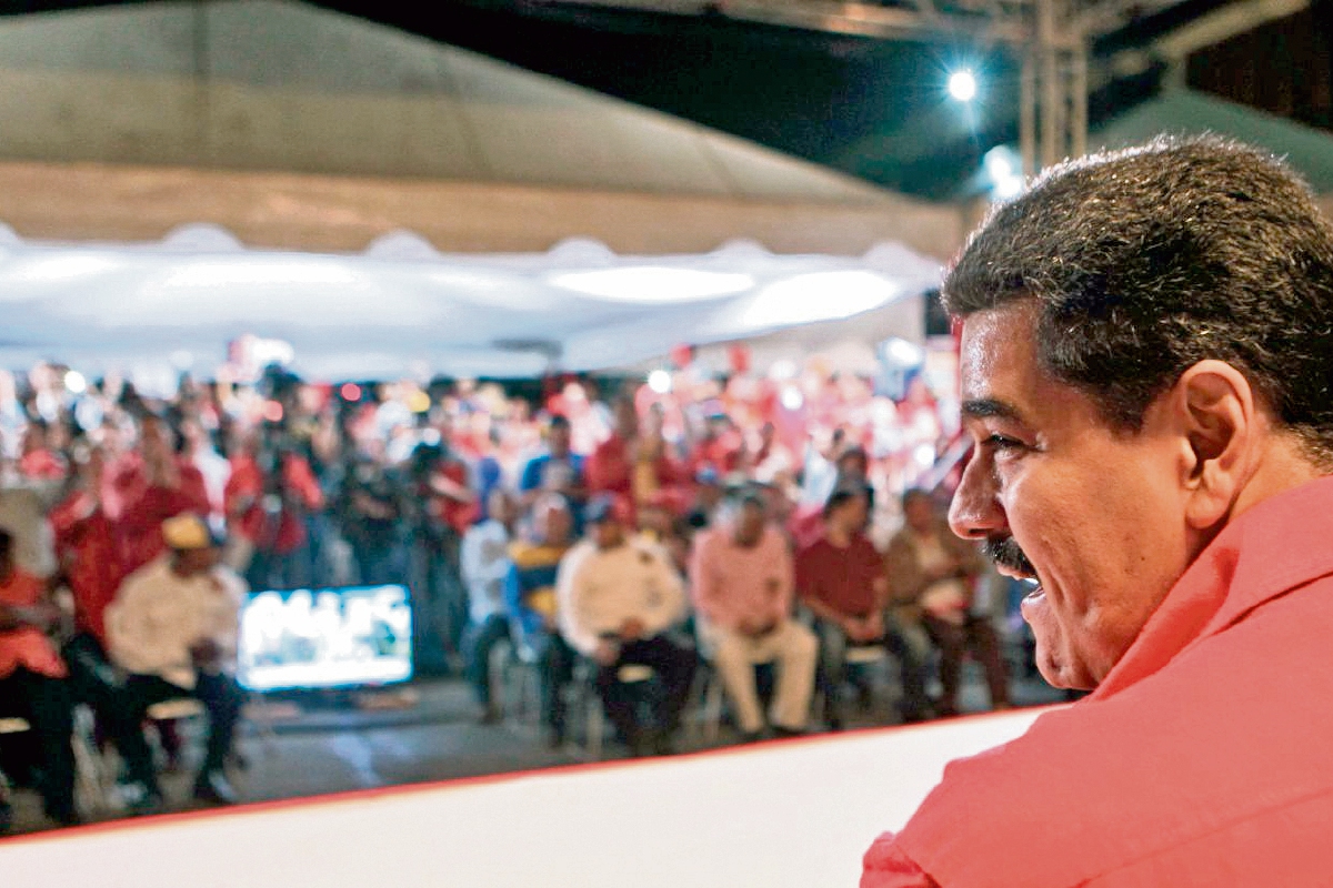 El presidente Nicolás Maduro anunció la medida de adelantar la hora y argumentó que es necesaria para evitar racionamientos.