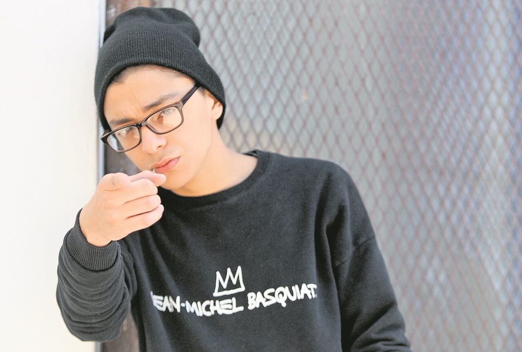 El artista nacional Kontra Marín utiliza el ingenio en su nueva producción y presenta varias temáticas. (Foto Prensa Libre: Keneth Cruz)