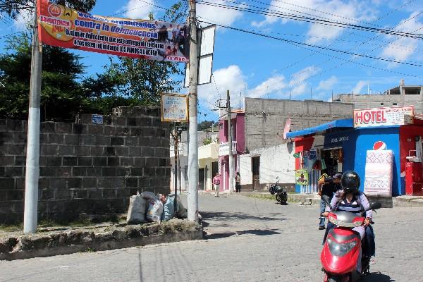 Vecinos de la zona 1 de Quetzaltenango colocaron el fin de semana último mantas vinílicas en las que advierten a delincuentes de que se abstengan de operar en ese sector.