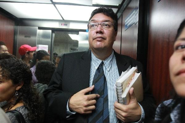 César Barrientos es acusado de ser cliente de red.