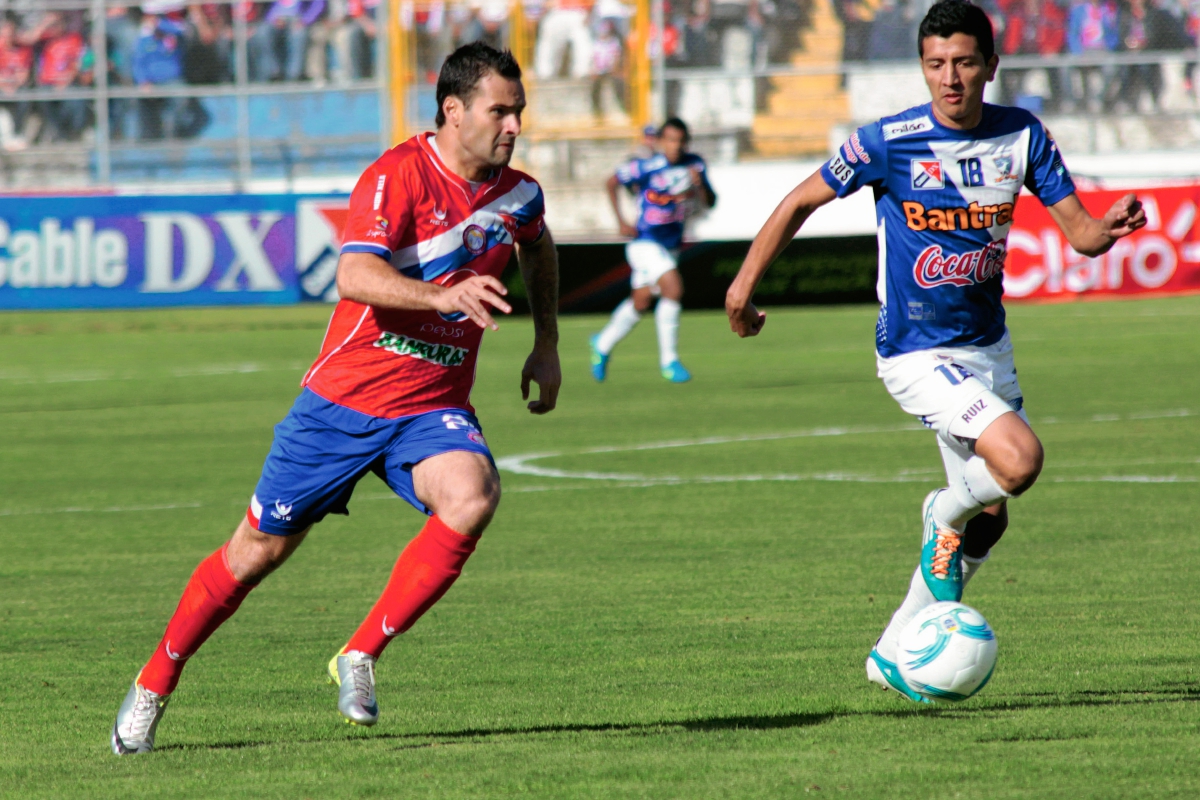 José Javier Guarino anotó un doblete para el empate de Xelajú ante Suchitepéquez. (Foto Prensa Libre: Carlos Ventura)