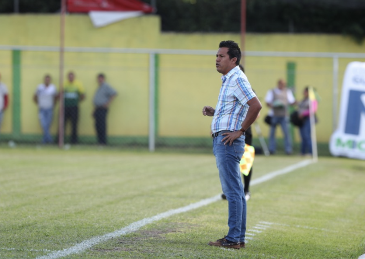 Amarini Villatoro es el entrenador del momento en la Liga Nacional. (Foto Prensa Libre: Edwin Fajardo)