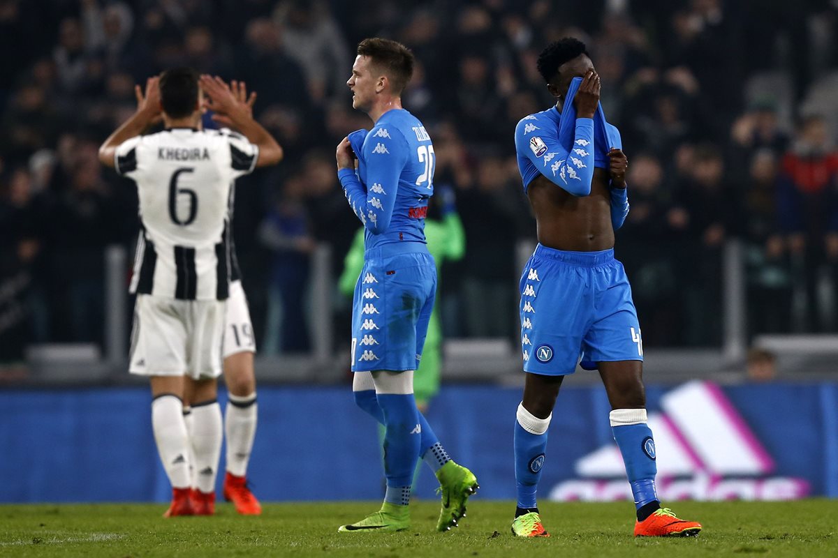 Amadou Diawara volante del Nápoli luce su desconsuelo después de la derrota contra la Juventus de Turín. (Foto Prensa Libre: AFP)