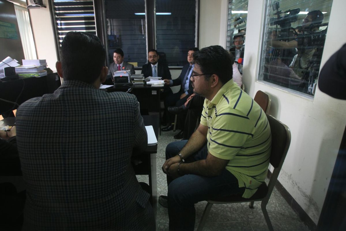 José Humberto Jiménez Contreras, gerente administrativo del Hotel Camino Real, en la audiencia donde fue ligado a proceso. (Foto Prensa Libre: Esbin García)