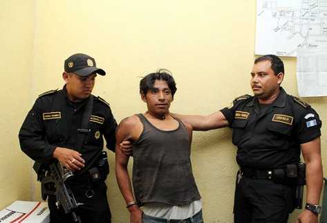 Carlos Alberto García Gómez, detenido. (Foto Prensa Libre: Rolando Miranda)