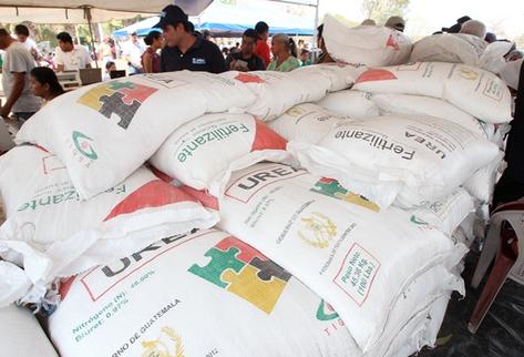 La entrega de fertilizantes se atrasará dos semanas en algunos municipios del país, por retiro de Disagro. (Foto Prensa Libre: Hemeroteca PL)