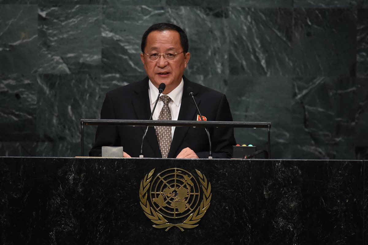 El ministro de relaciones exteriores de Corea del Norte, Ri Yong-ho, durante su discurso en la ONU. (Foto Prensa Libre: AFP).