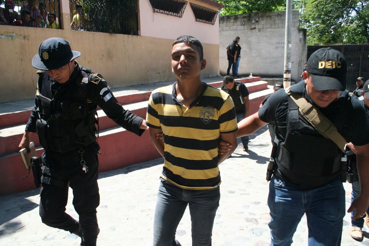 Damián Kevin Alberto Morales Pérez, de 19 años, sindicado de homicidio.(Foto Prensa Libre: Mario Morales)