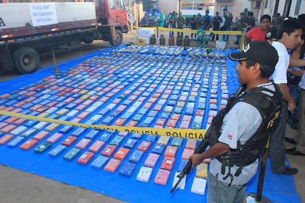 Gran cantidad de cocaína ingresa desde Latinoamérica hacia Europa. (Foto Prensa Libre: EFE).