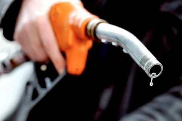 Baja en precio de combustibles motivó caída del contrabando, según el MEM. (Foto. Prensa Libre: GUILLERMO ISAÍ RAMÍREZ).