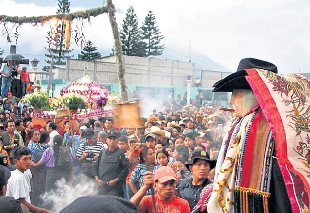 Maximón, deidad venerada en Santiago Atitlán, Sololá, Guatemala. (Foto: Hemeroteca PL)