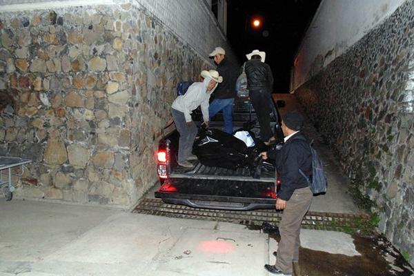 Las autoridades investigan la muerte de dos mujeres en Jalapa. (Foto Prensa Libre: Hugo Oliva).