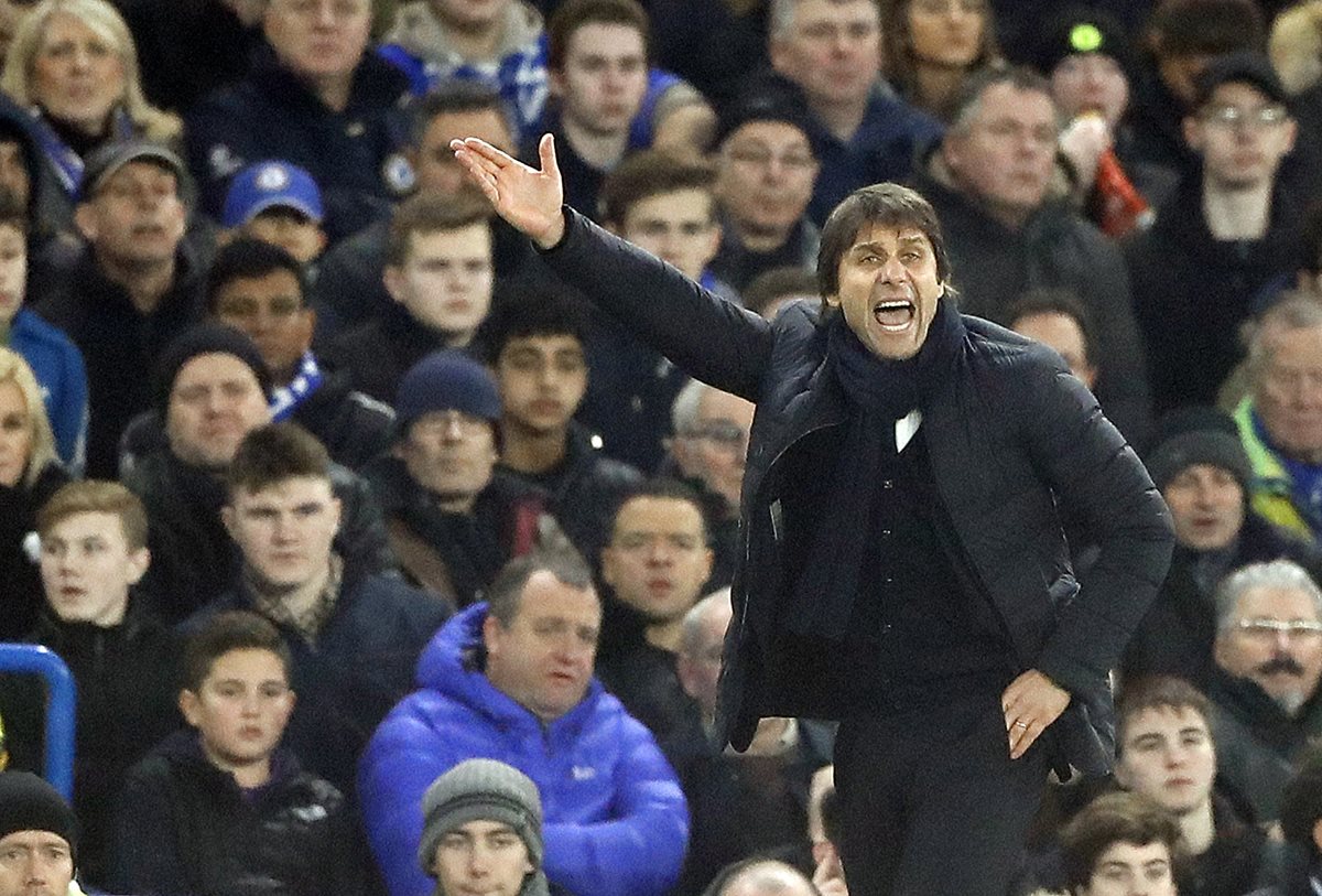 Antonio Conte, entrenador del Chelsea, ha asegurado este viernes que sólo dejará marchar al guardameta bosnio Asmir Begovic. (Foto Prensa Libre: AFP)