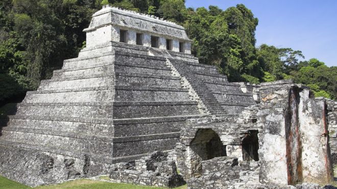 En Palenque se estima que hay cerca de 1.500 edificios, de los cuales solo se ha excavado un 15%. "Hay arqueología allí para 100 años", dice el arqueólogo mexicano Arnoldo González. (Getty Images).